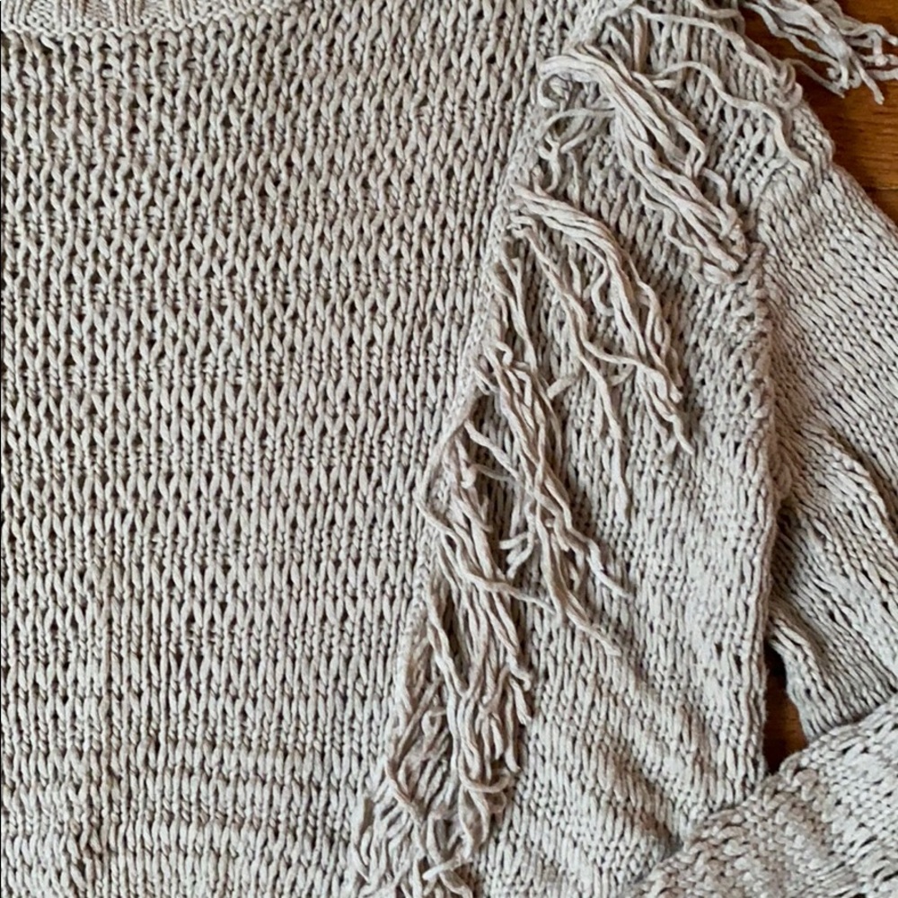 Sweater 💕 - Picture 2 of 3